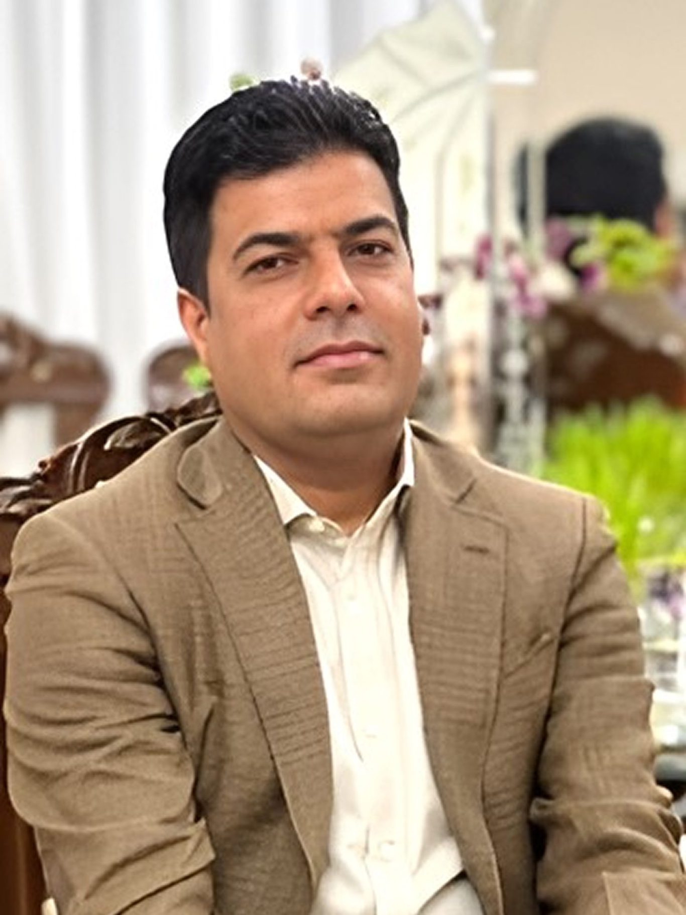 آقای علیپور مدیریت چاپ بعثت